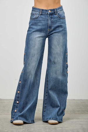 P8218M, HIGH RISE WIDE LEG WITH SNAP BUTTONS