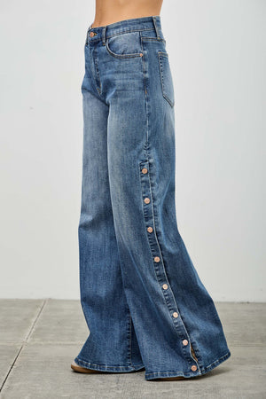 P8218M, HIGH RISE WIDE LEG WITH SNAP BUTTONS