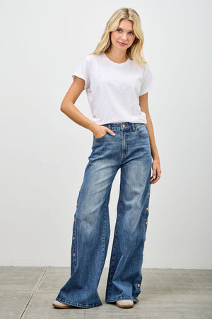 P8218M, HIGH RISE WIDE LEG WITH SNAP BUTTONS