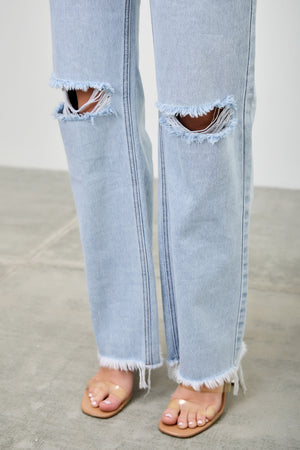 P83318L, PLUS MID RISE RELAXED WITH KNEE DESTROY