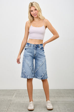 S8146M, MID RISE WIDE BERMUDA WITH FRAYED SEAM