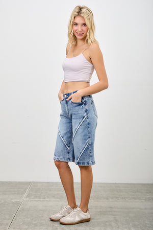 S8146M, MID RISE WIDE BERMUDA WITH FRAYED SEAM