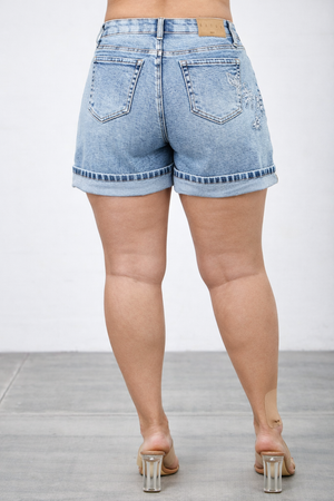 S81628M, PLUS MID RISE RELAXED SHORT W /EMBROIDERY