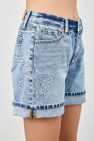 S81628M, PLUS MID RISE RELAXED SHORT W /EMBROIDERY