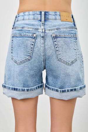 S81628M, PLUS MID RISE RELAXED SHORT W /EMBROIDERY