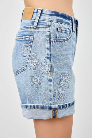 S81628M, PLUS MID RISE RELAXED SHORT W /EMBROIDERY