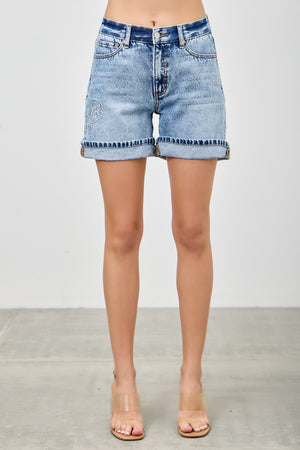 S81628M, PLUS MID RISE RELAXED SHORT W /EMBROIDERY