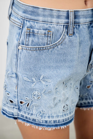 S81688ML, PLUS HIGH RISE EMBROIDERED SHORT WITH RELEASED HEM 